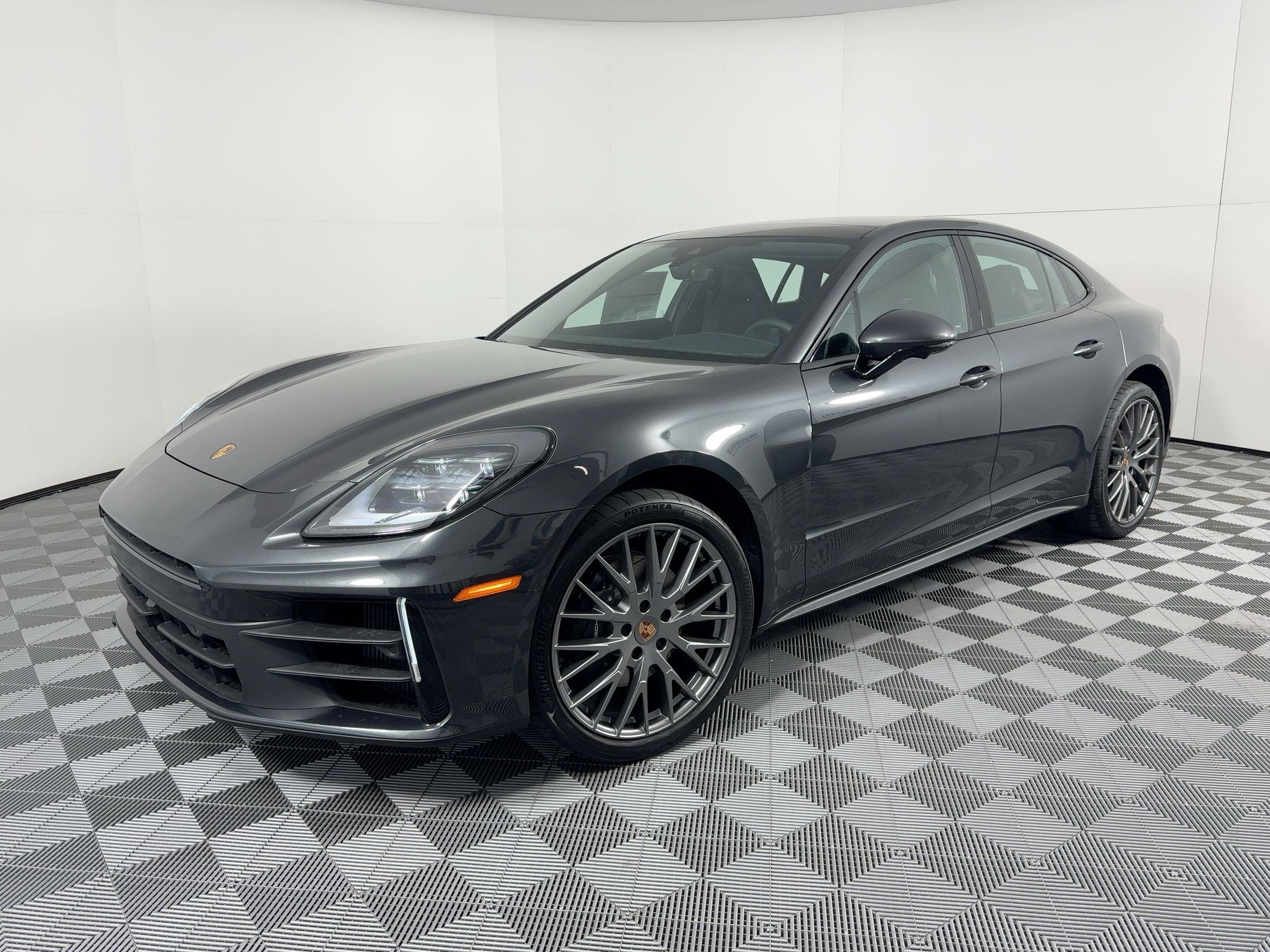 Used 2026 Porsche Panamera image 1