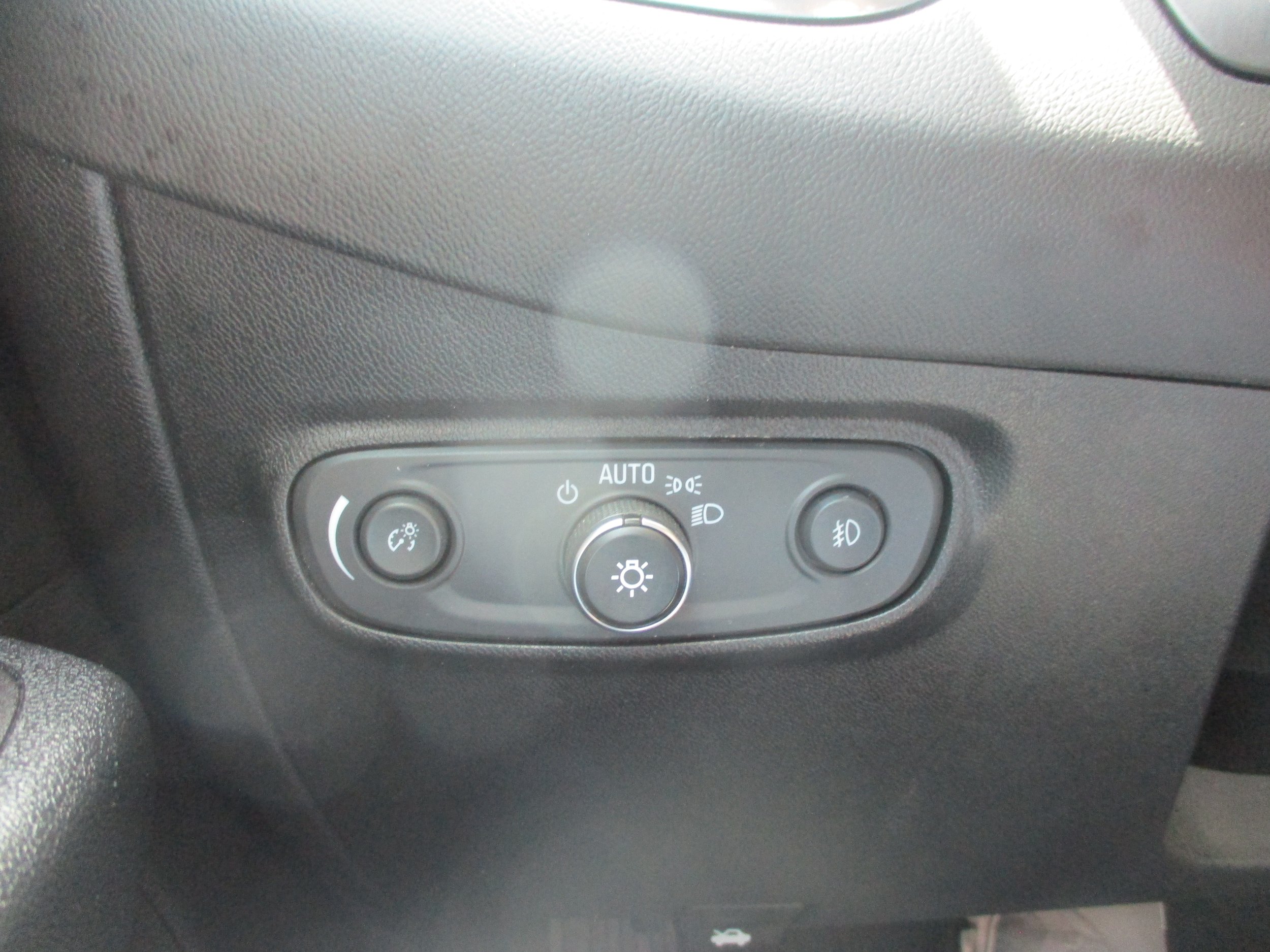 Used 2018 Chevrolet Equinox Premier FWD image 19