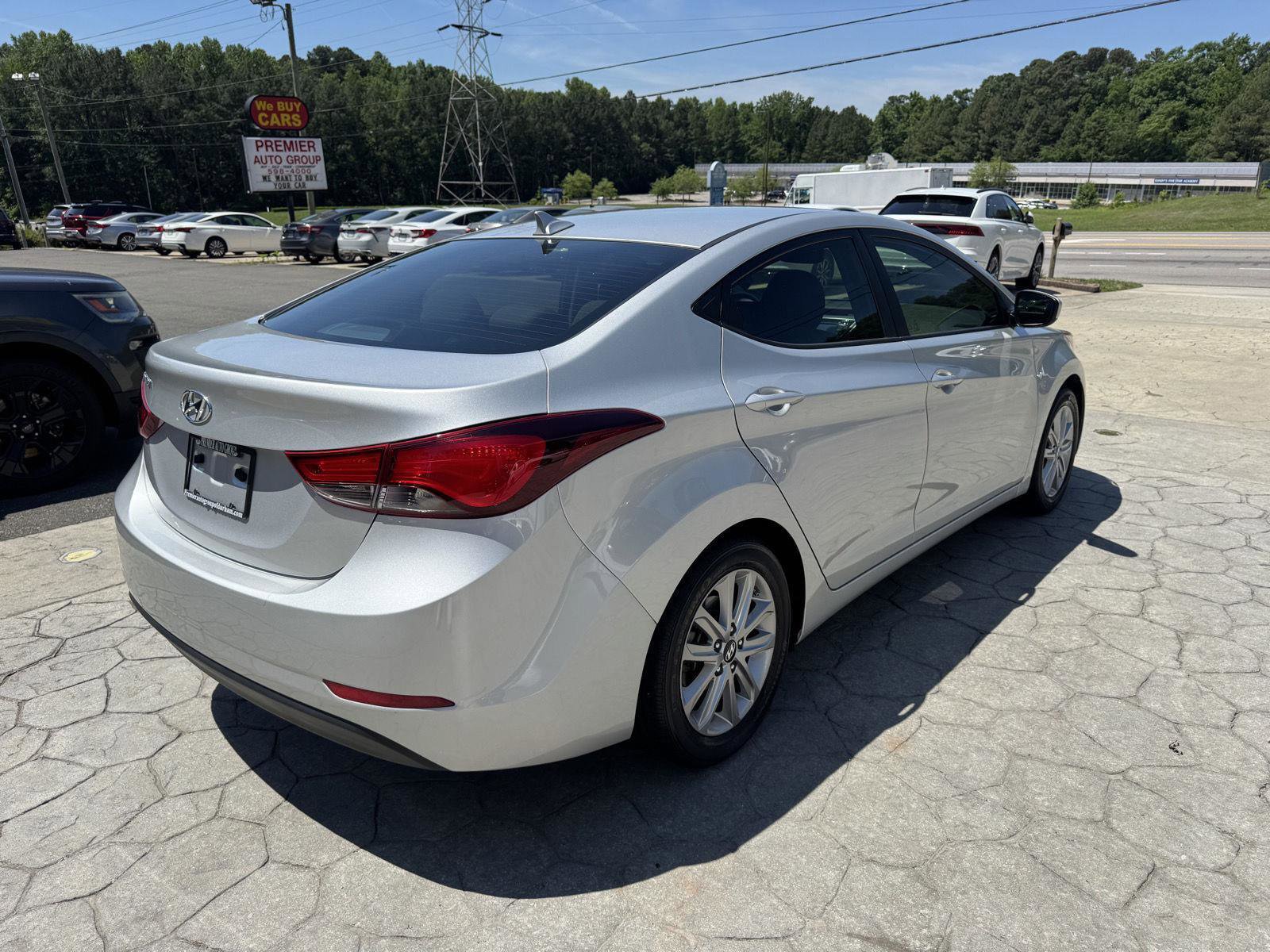 Used 2015 Hyundai Elantra SE w/ Option Group 02 FWD image 12