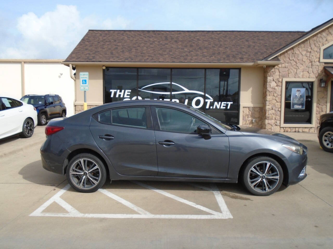 Used 2015 MAZDA MAZDA3 i SV FWD image 4