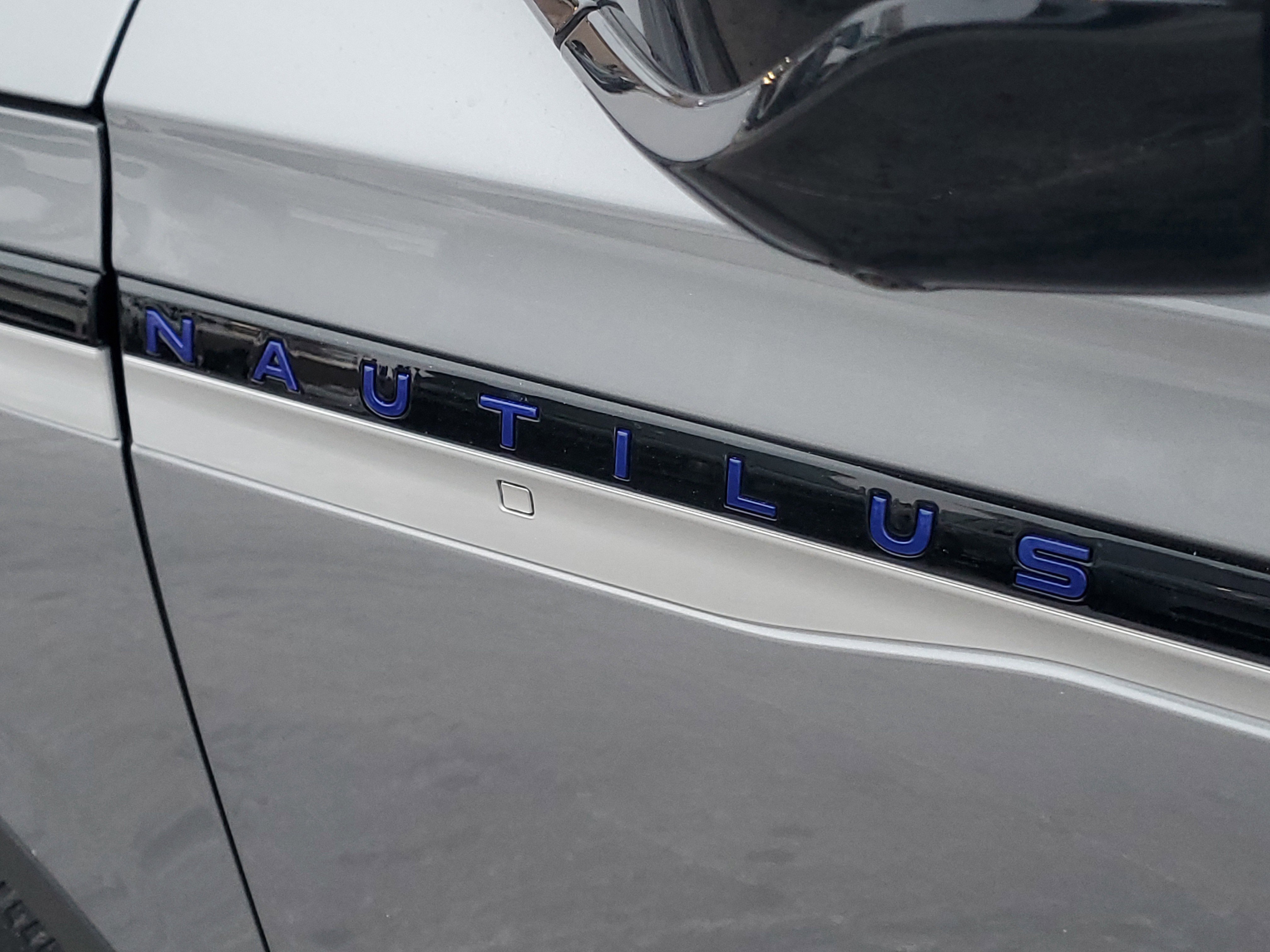 New 2025 Lincoln Nautilus Premier image 7