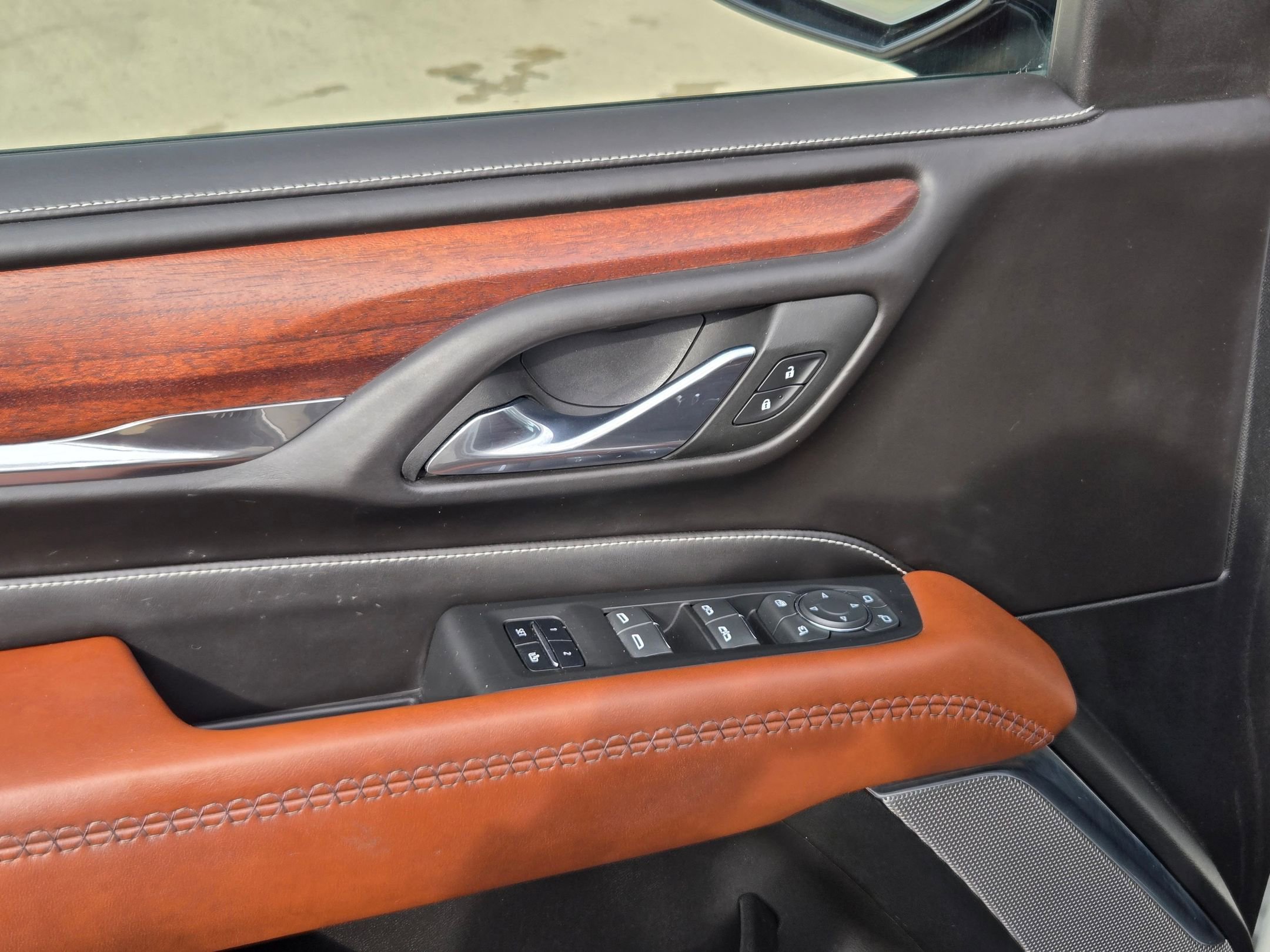 Used 2023 GMC Yukon XL Denali Ultimate image 12