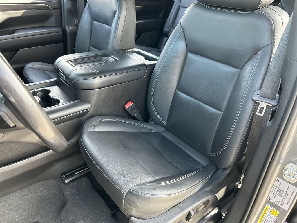 Used 2021 Chevrolet Tahoe Z71 w/ Luxury Package AWD/4WD image 19