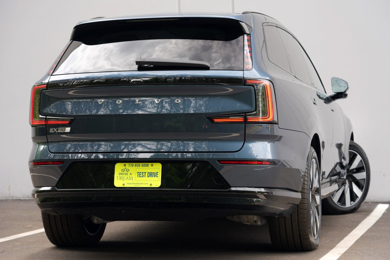 Used 2025 Volvo EX90 Plus AWD/4WD image 5