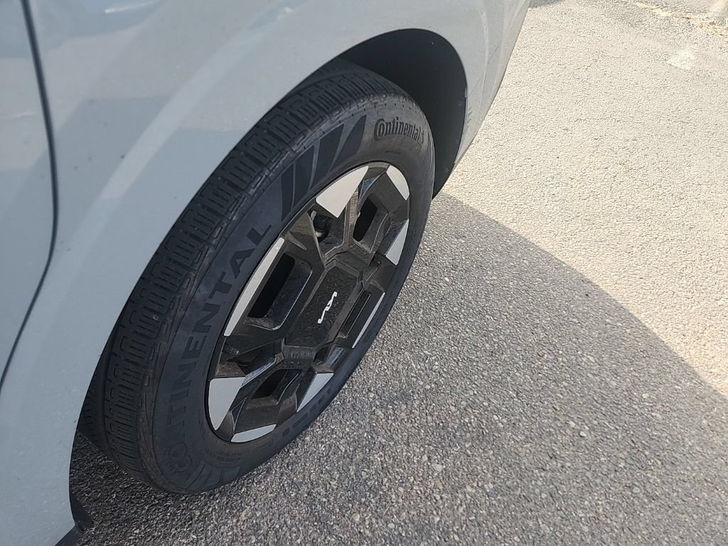 Certified 2025 Kia Carnival EX FWD image 9