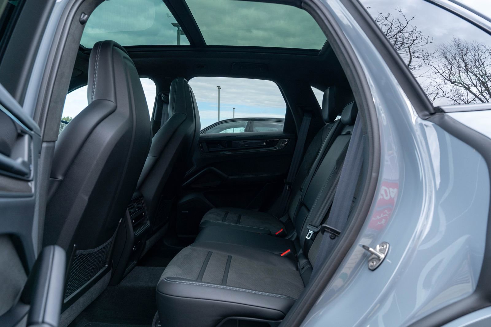 Certified 2025 Porsche Cayenne GTS image 33