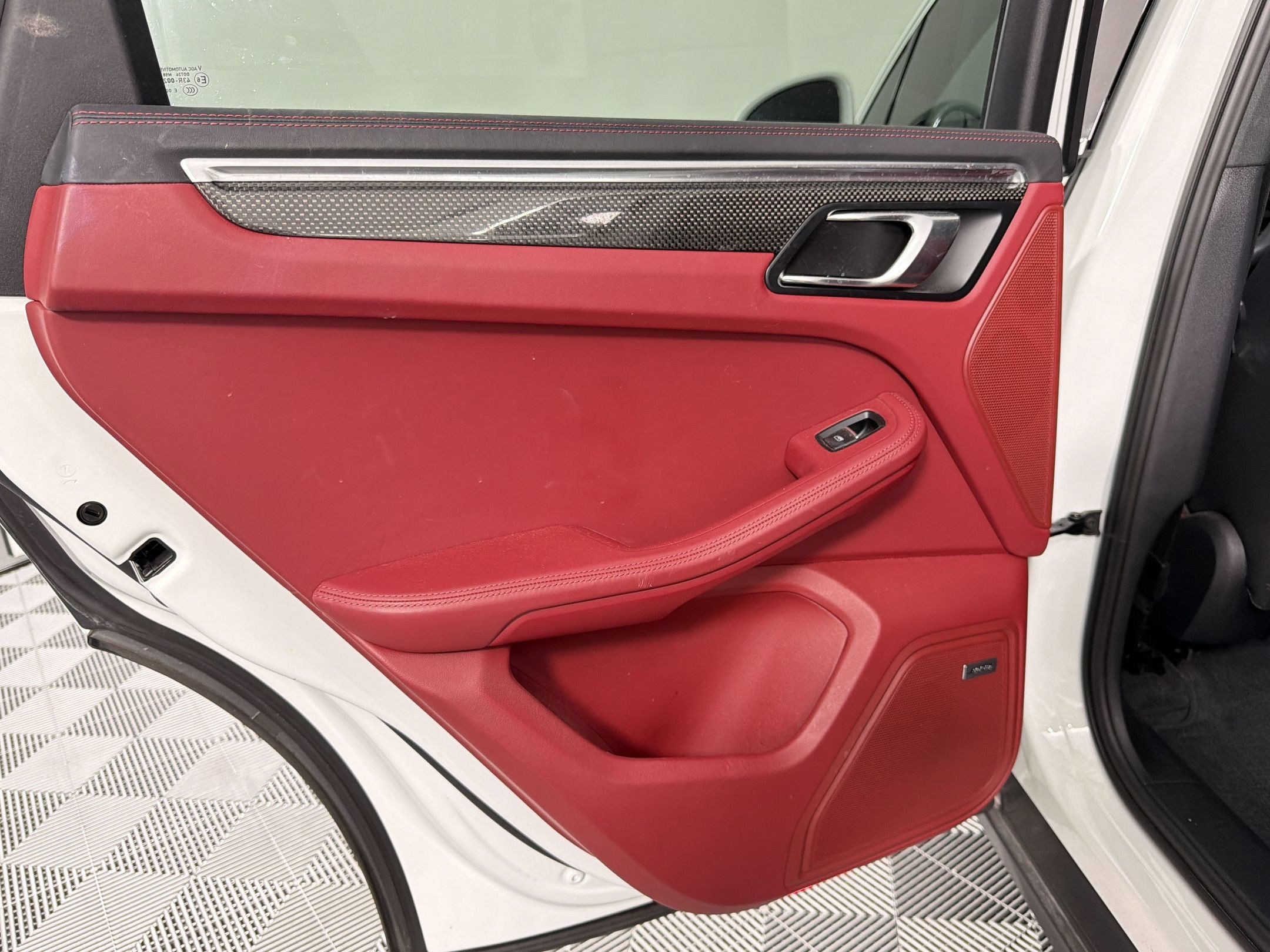 Certified 2022 Porsche Macan S image 17