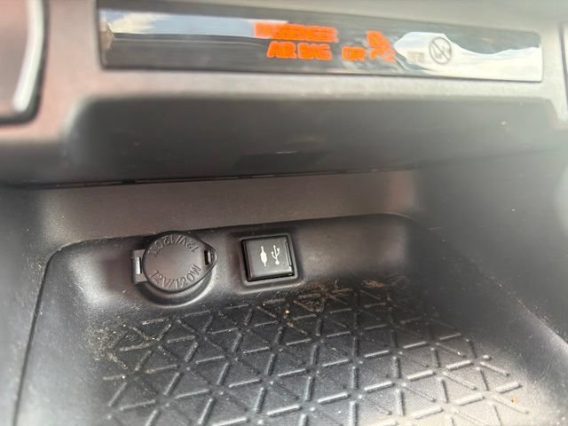 Used 2019 Toyota RAV4 XLE w/ Carpet Mat Package AWD/4WD image 30