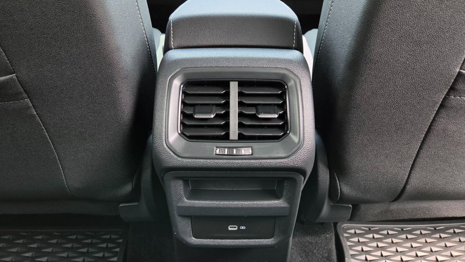 Certified 2025 Volkswagen Taos SEL AWD/4WD image 60