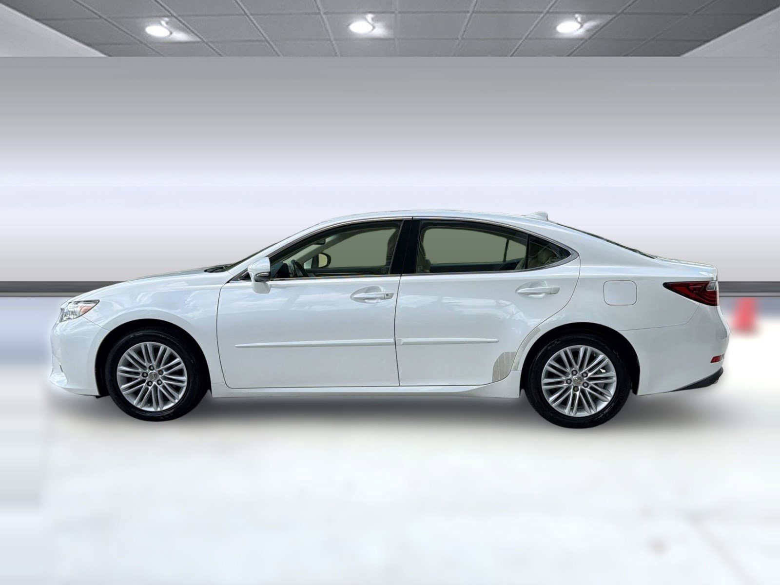 Used 2015 Lexus ES 350 w/ Luxury Package image 2