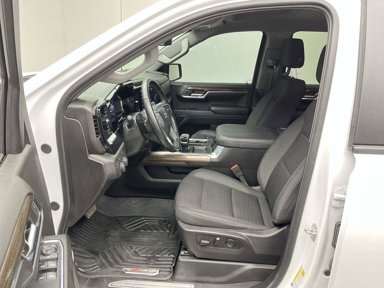Certified 2024 Chevrolet Silverado 1500 RST w/ Convenience Package II AWD/4WD image 3