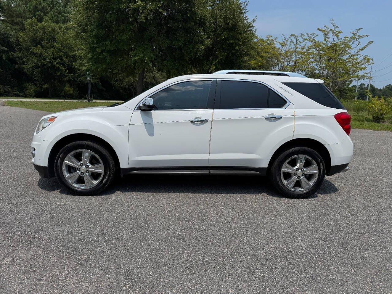 Used 2010 Chevrolet Equinox LTZ FWD image 3