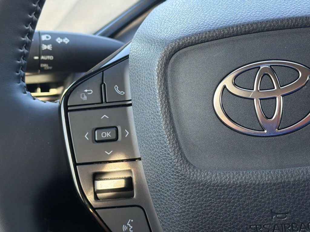 Used 2025 Toyota Prius XLE image 12