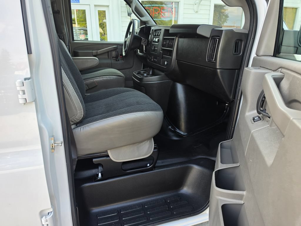 Certified 2025 Chevrolet Express 2500 w/ Driver Convenience Package RWD image 32