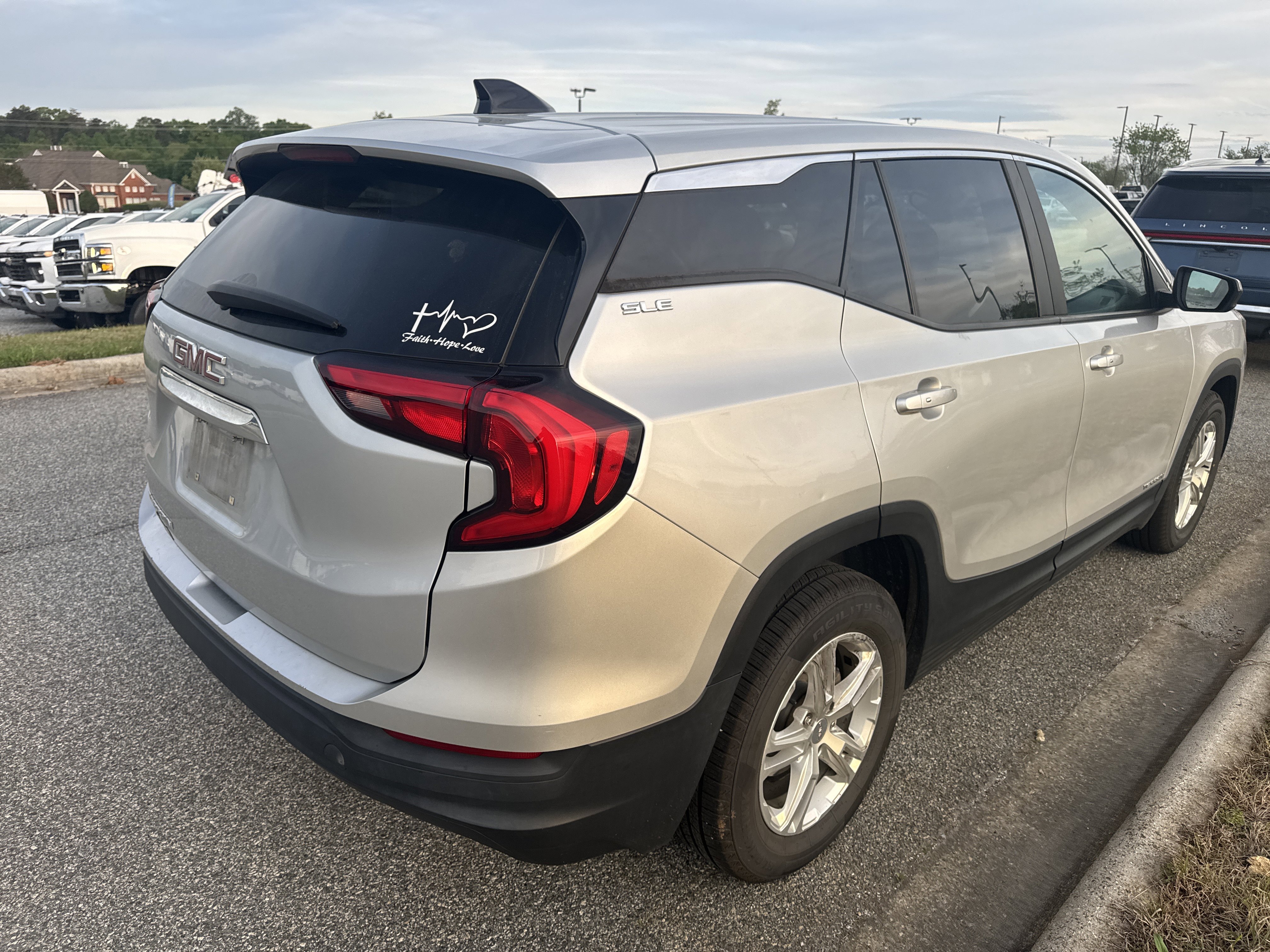 Used 2021 GMC Terrain SLE image 10