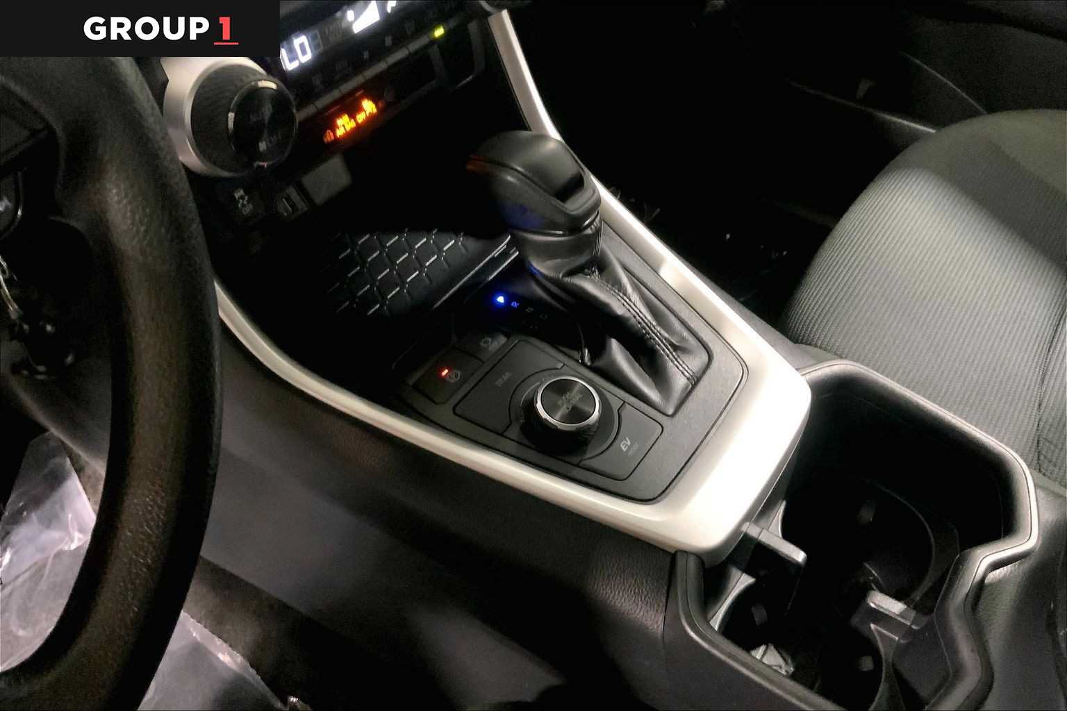 Certified 2025 Toyota RAV4 LE AWD/4WD image 17