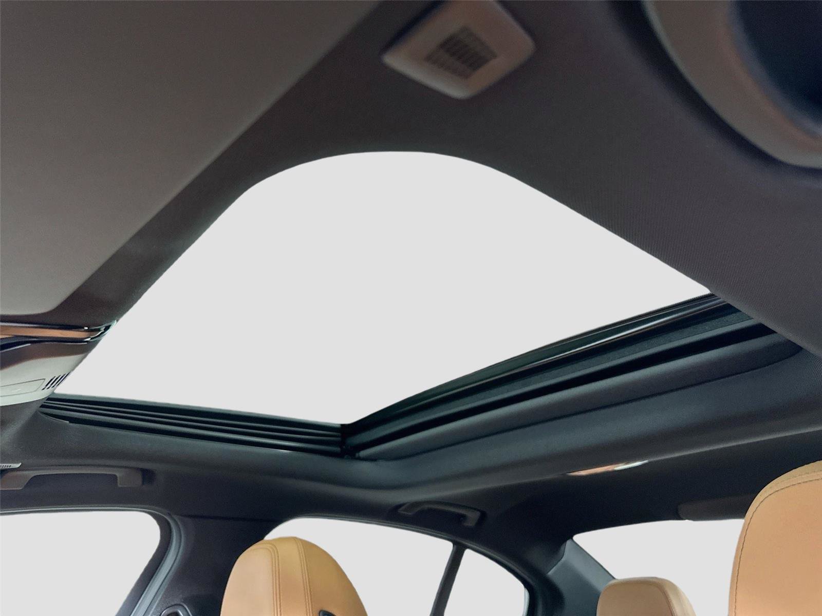 New 2025 BMW 330i Sedan w/ Premium Package RWD image 39