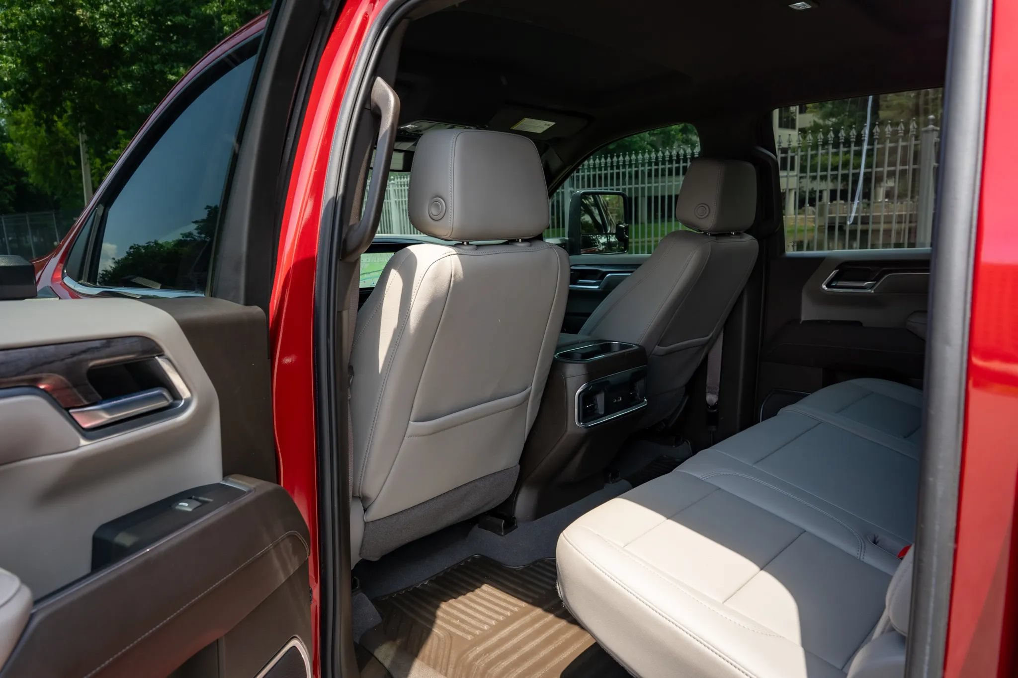 Used 2024 Chevrolet Silverado 1500 LTZ AWD/4WD image 12