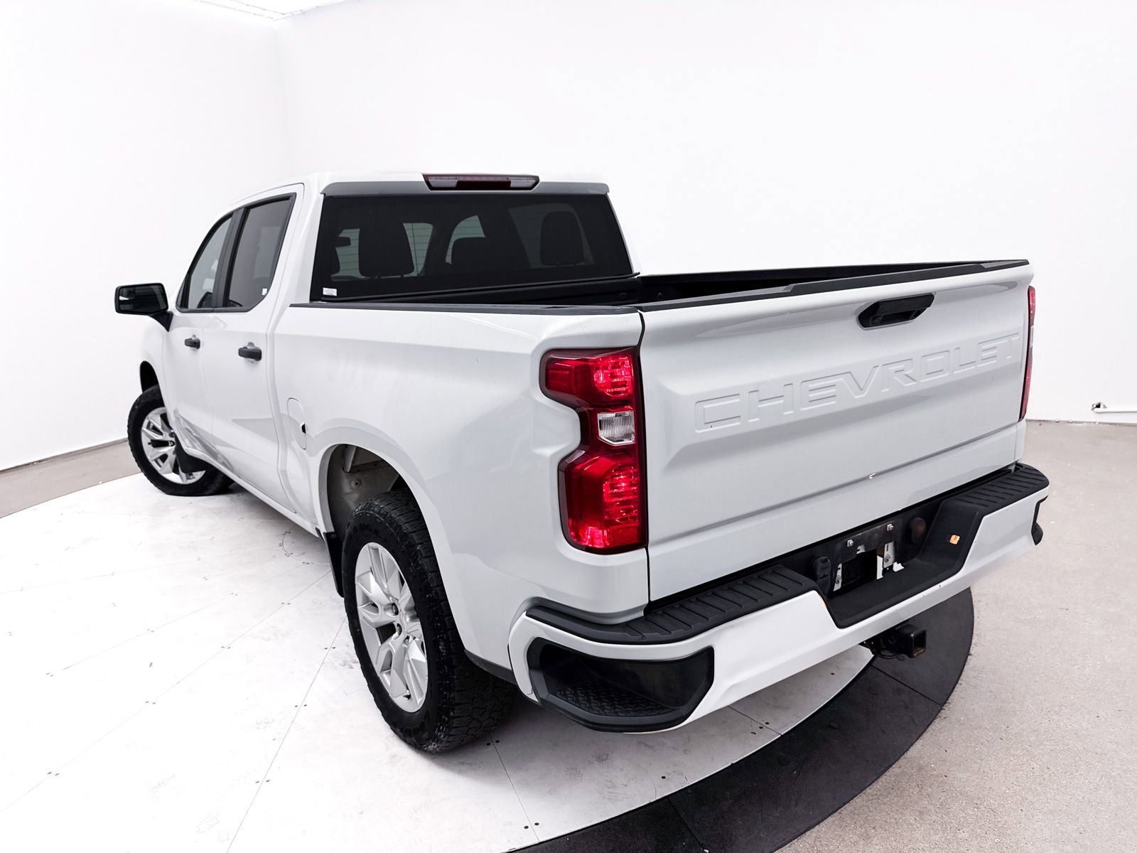 Used 2022 Chevrolet Silverado 1500 Custom image 2