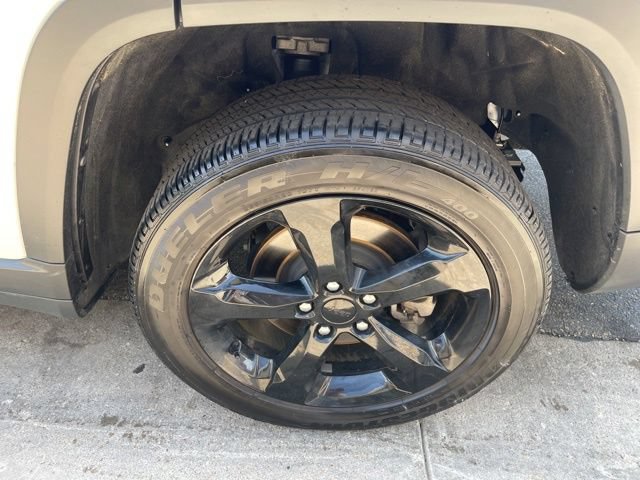 Used 2025 Jeep Grand Cherokee L Altitude AWD/4WD image 45