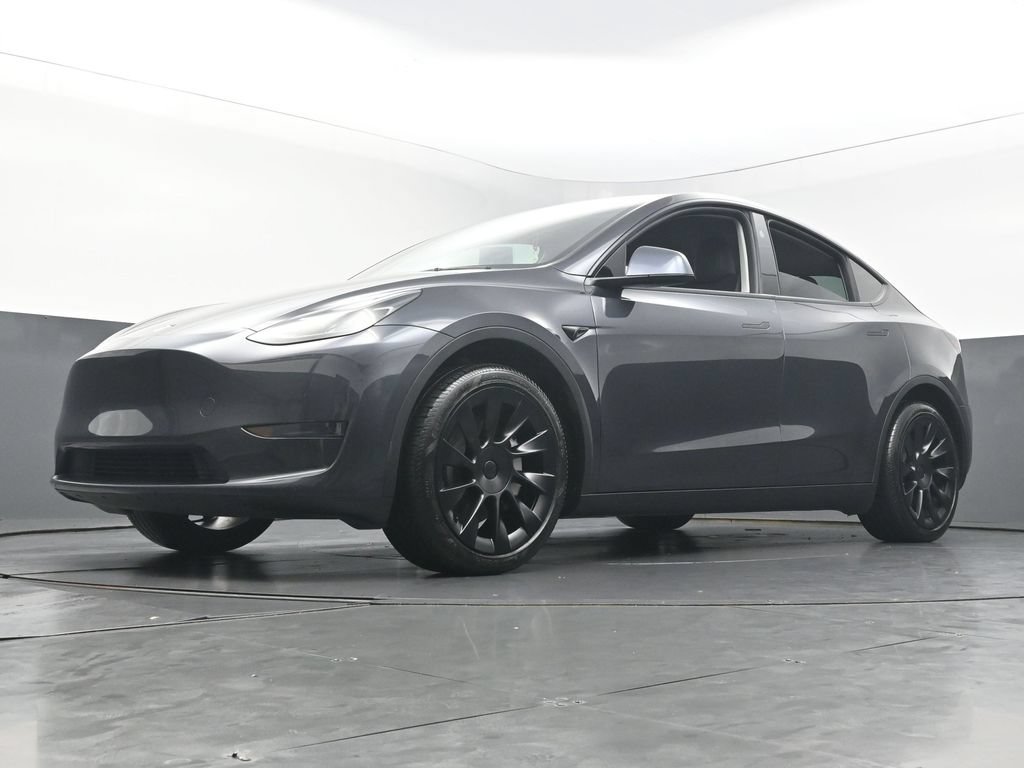 Used 2024 Tesla Model Y 2WD image 9