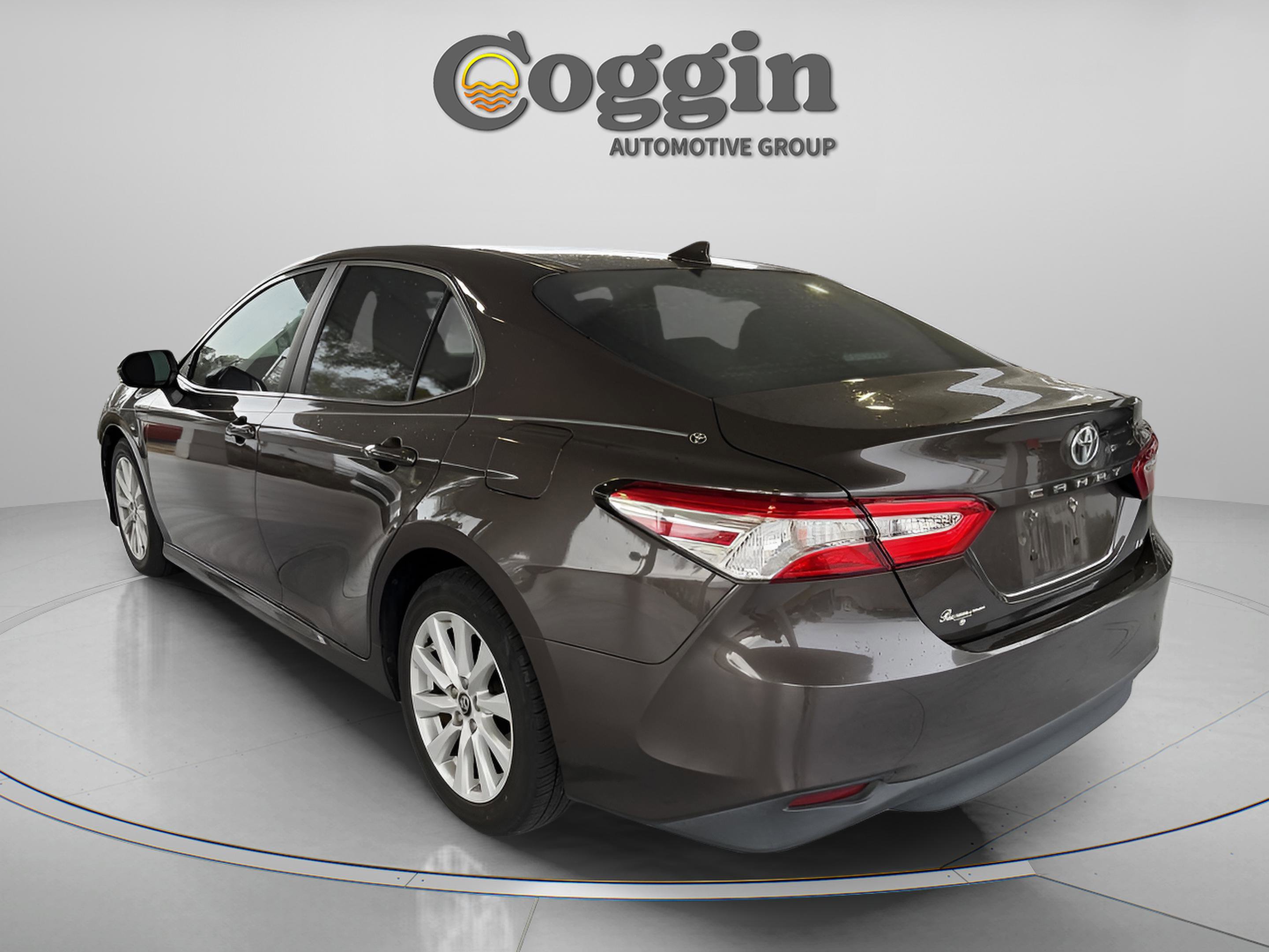 Used 2020 Toyota Camry LE image 4