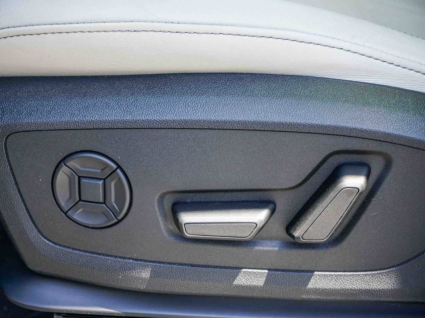 Used 2025 Audi A6 e-tron Prestige w/ Beige Warm Weather Package image 20