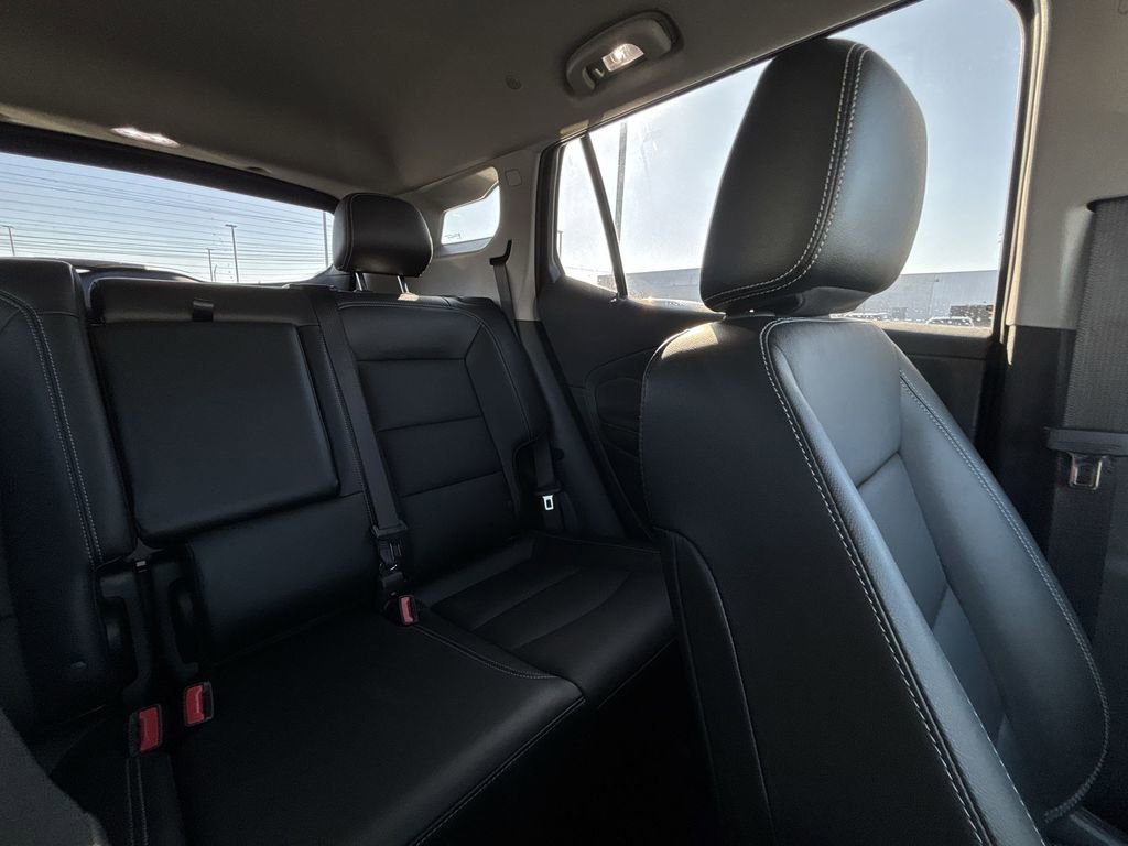 Used 2023 GMC Terrain SLT image 14