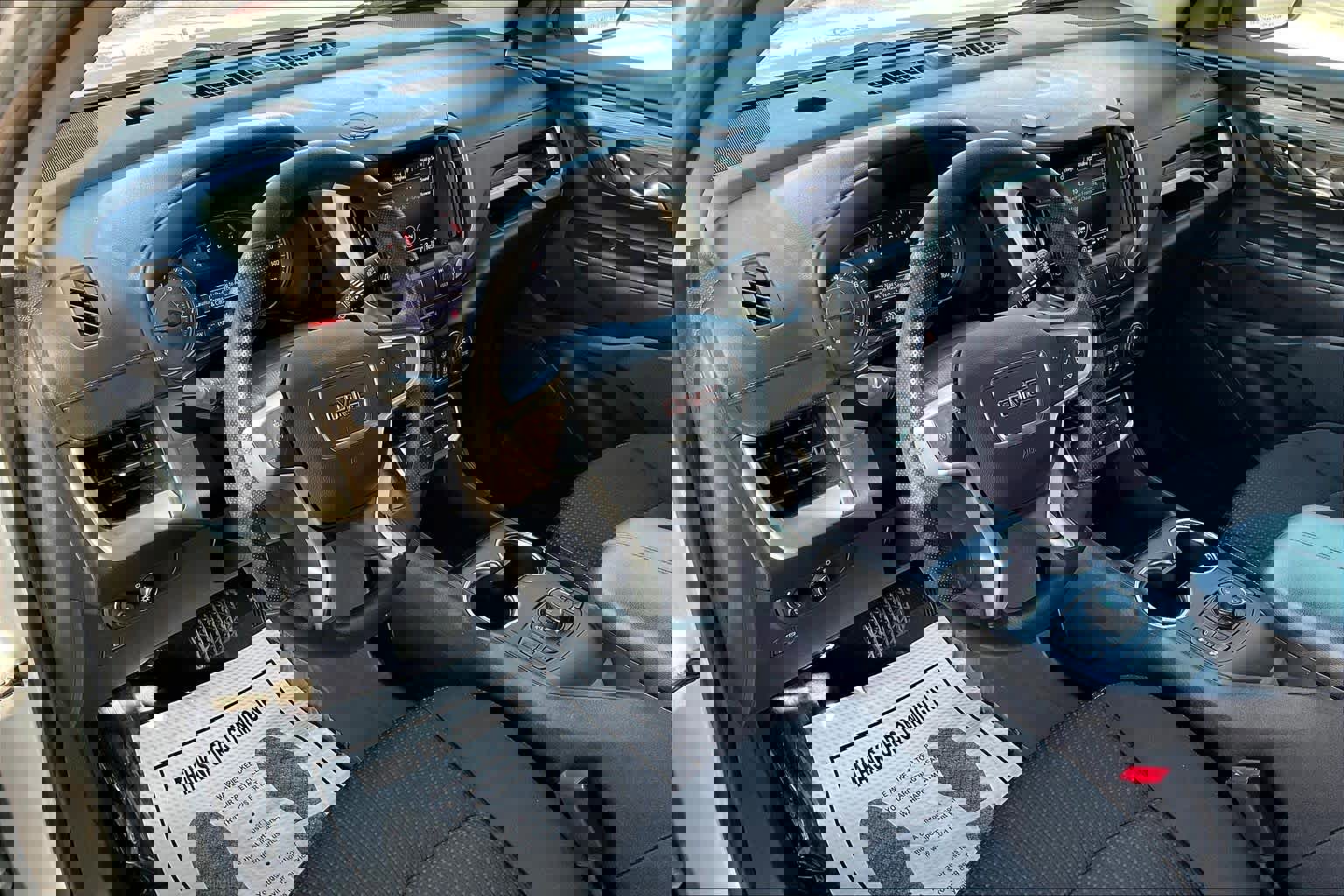 Used 2022 GMC Terrain SLE w/ Driver Convenience Package image 16