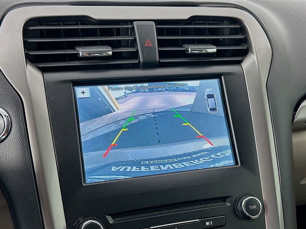 Used 2017 Ford Fusion SE w/ Fusion SE Technology Package image 13