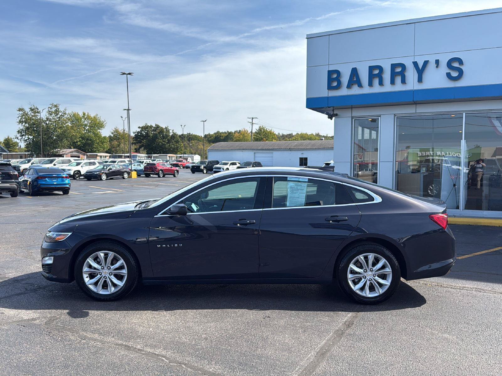 Used 2025 Chevrolet Malibu LT FWD image 2