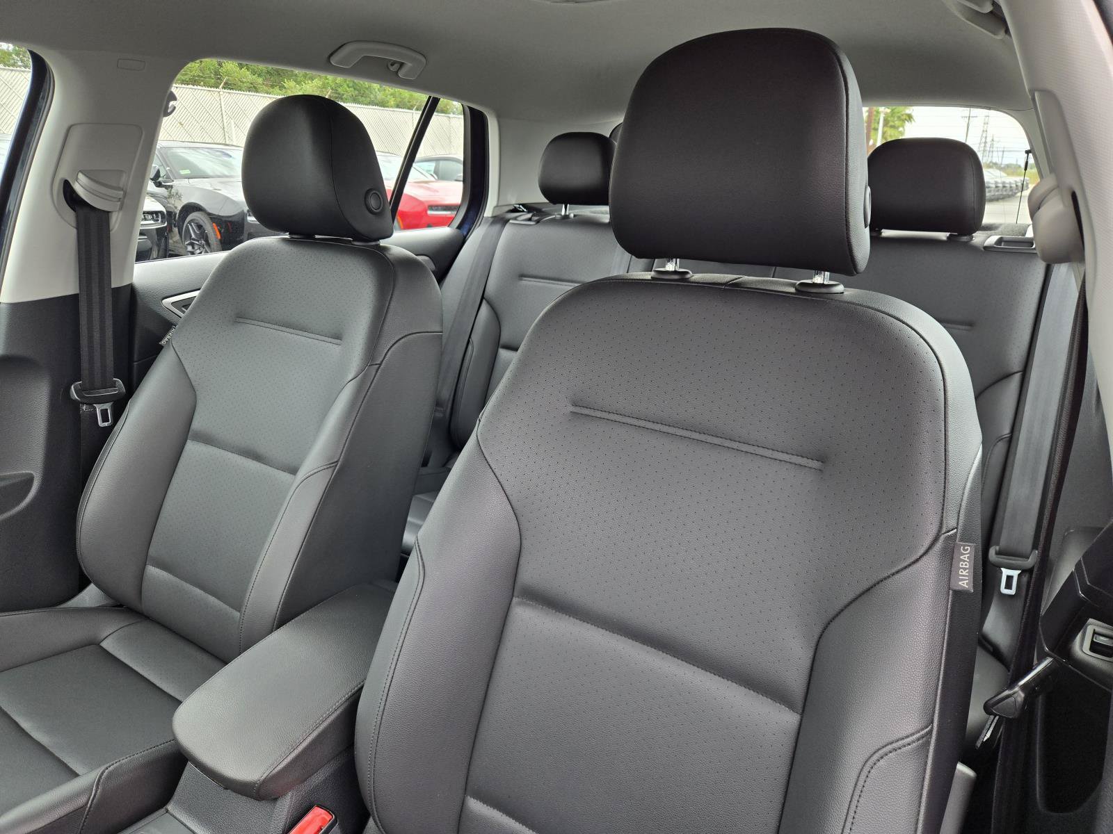 Used 2016 Volkswagen e-Golf SEL Premium w/ Driver Assistance Package FWD image 22