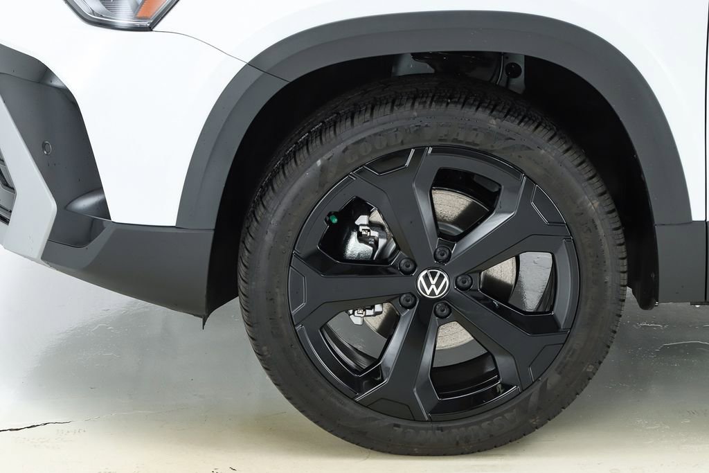 New 2026 Volkswagen Taos SEL image 5
