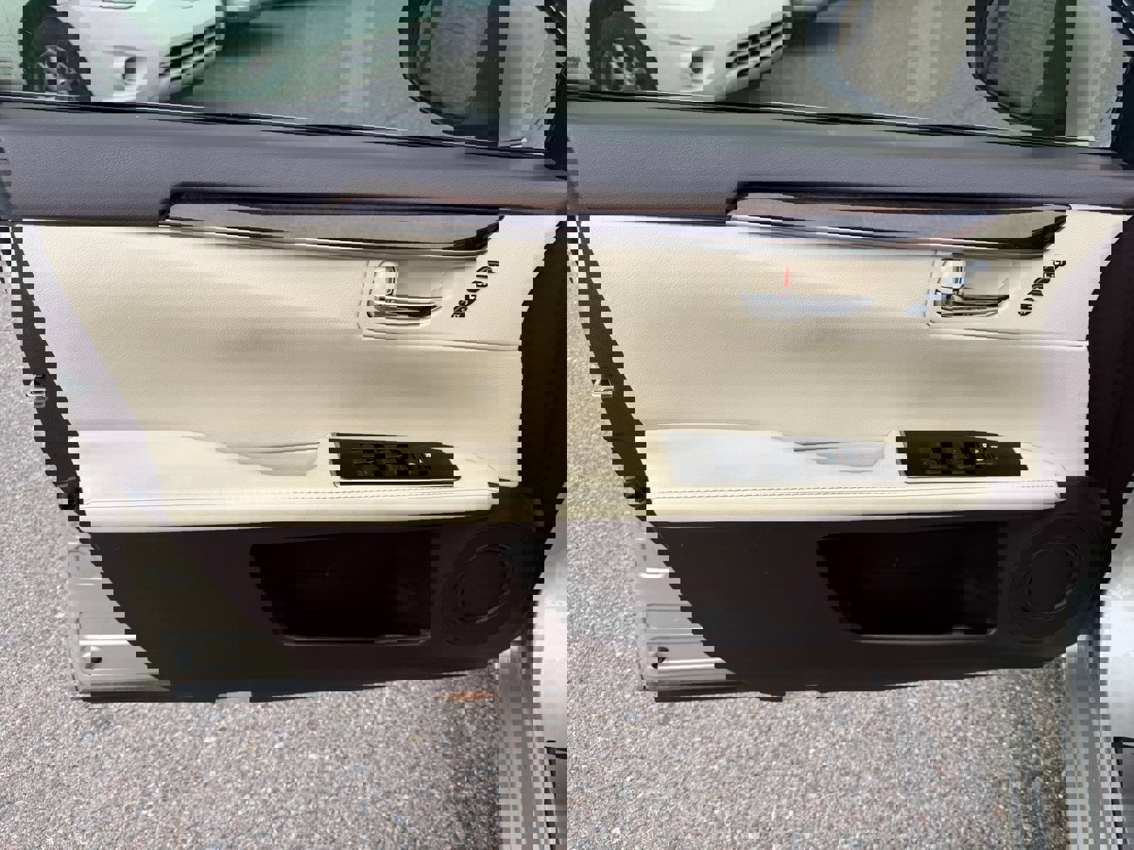 Used 2016 Lexus ES 350 w/ Luxury Package w/Wood Trim image 15