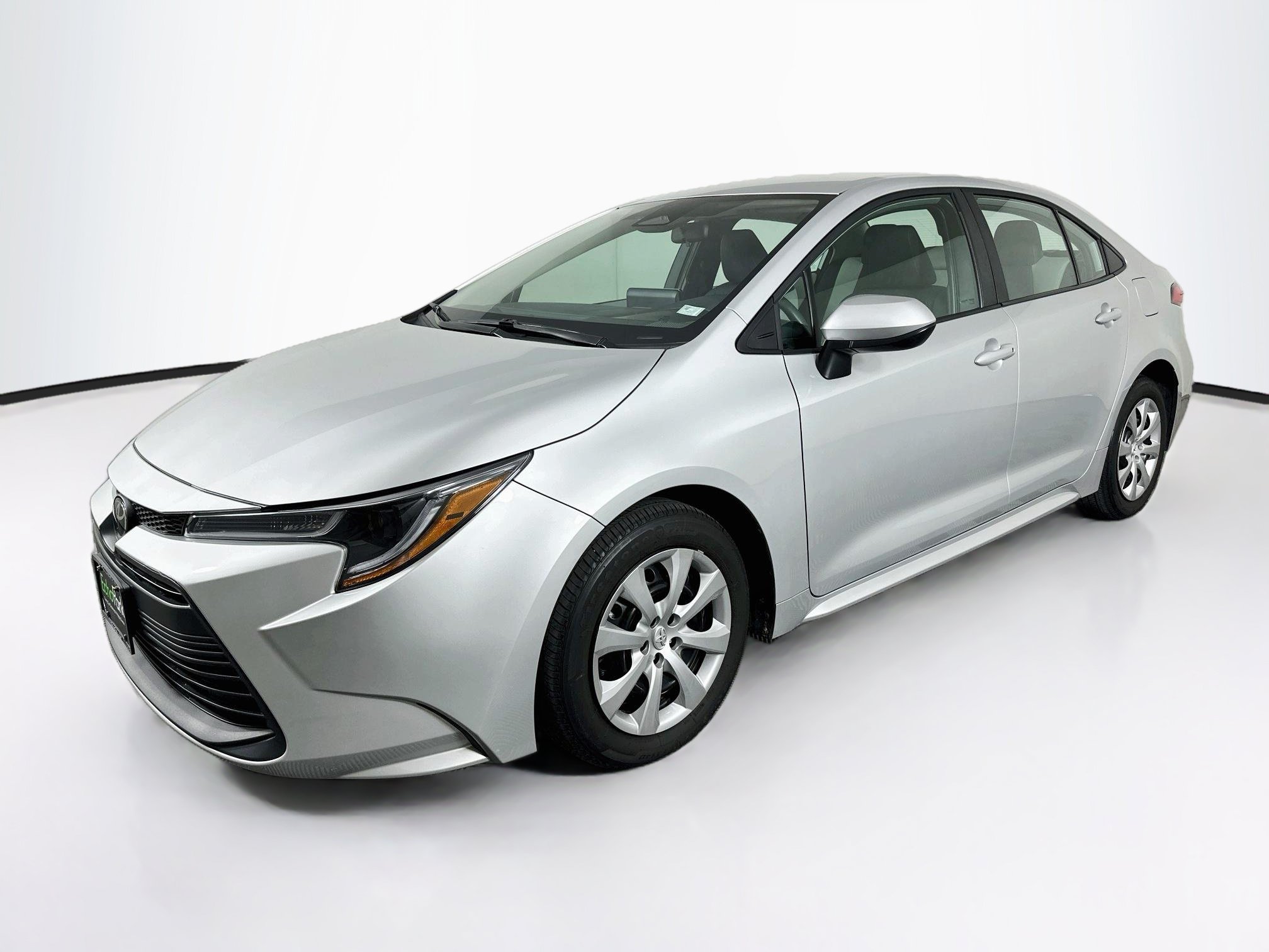 Used 2025 Toyota Corolla LE FWD image 3