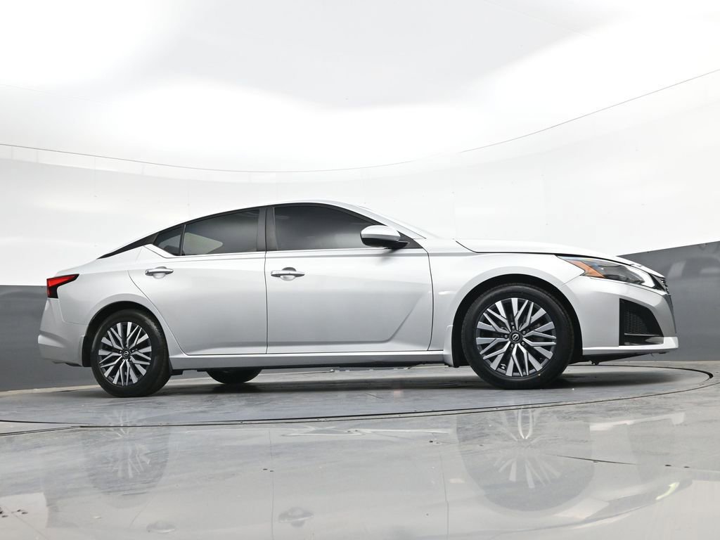 Used 2023 Nissan Altima 2.5 SV w/ SV Premium Package FWD image 39