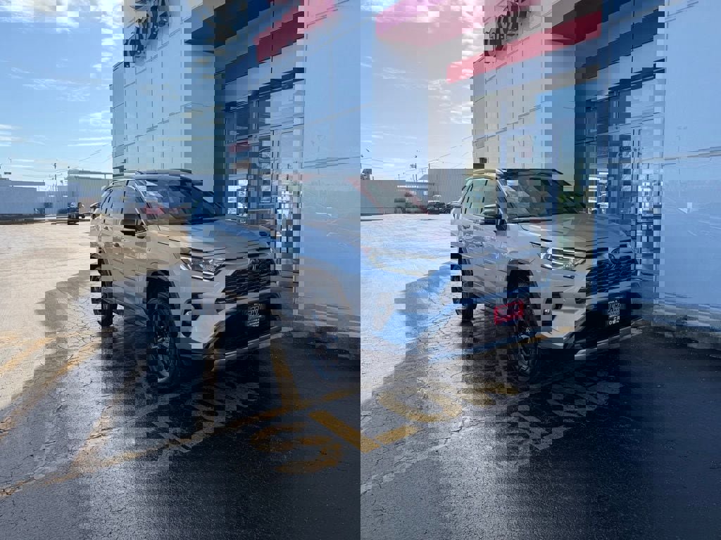 Used 2020 Toyota RAV4 XSE image 3