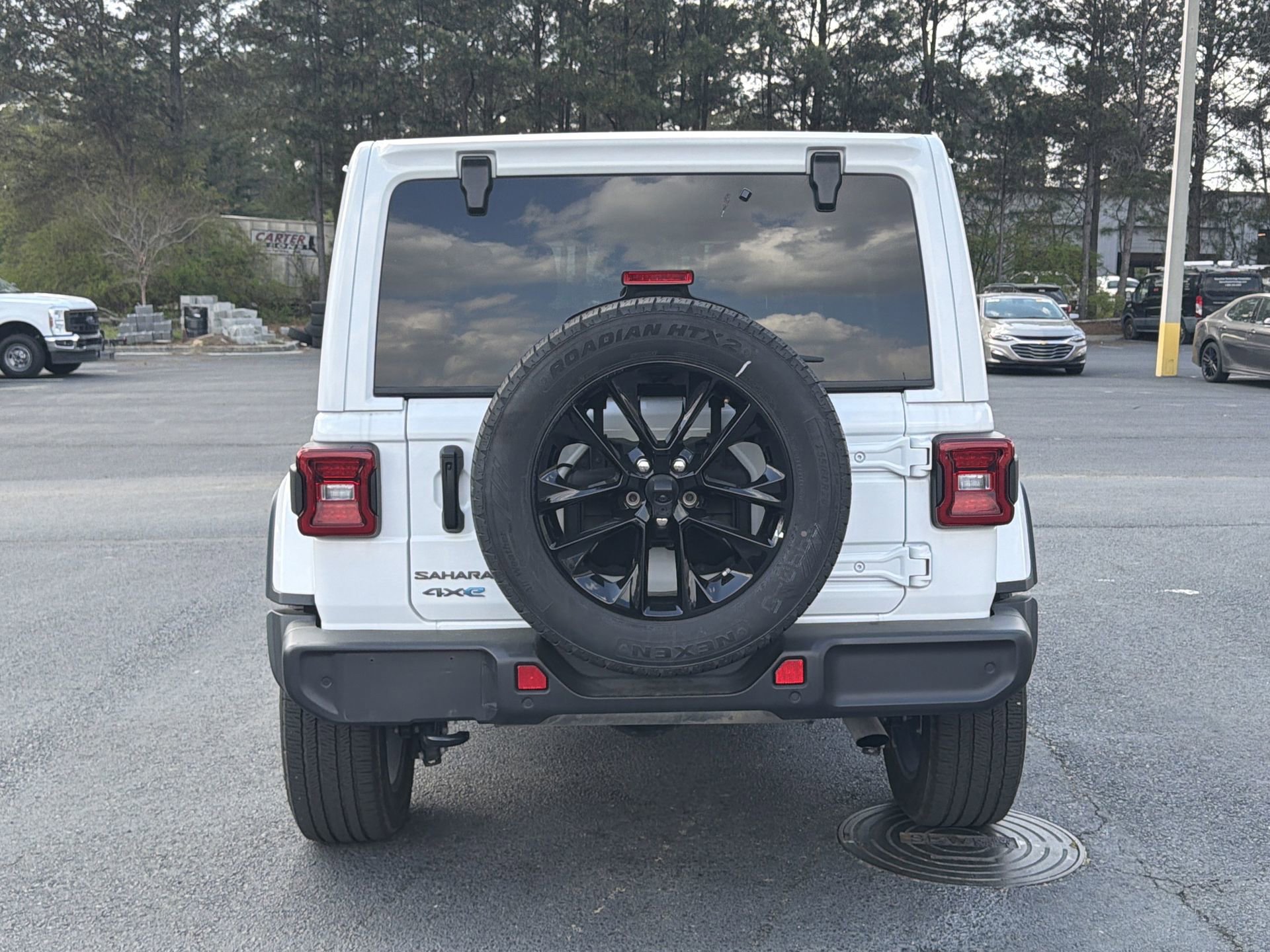 Used 2025 Jeep Wrangler Unlimited Sahara w/ Safety Group image 4