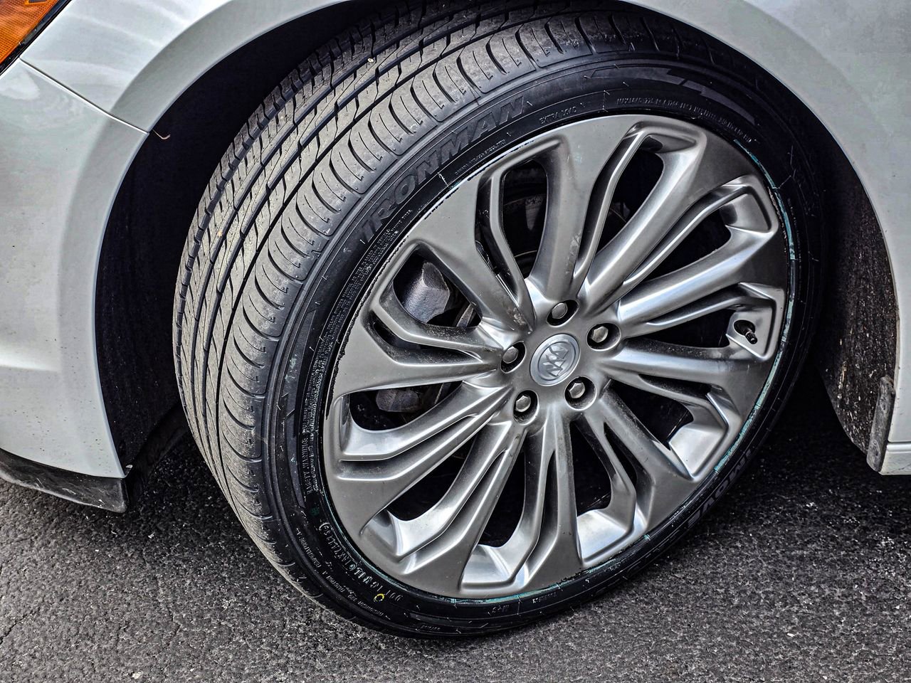 Used 2017 Buick LaCrosse Premium w/ Dynamic Driver Package image 10