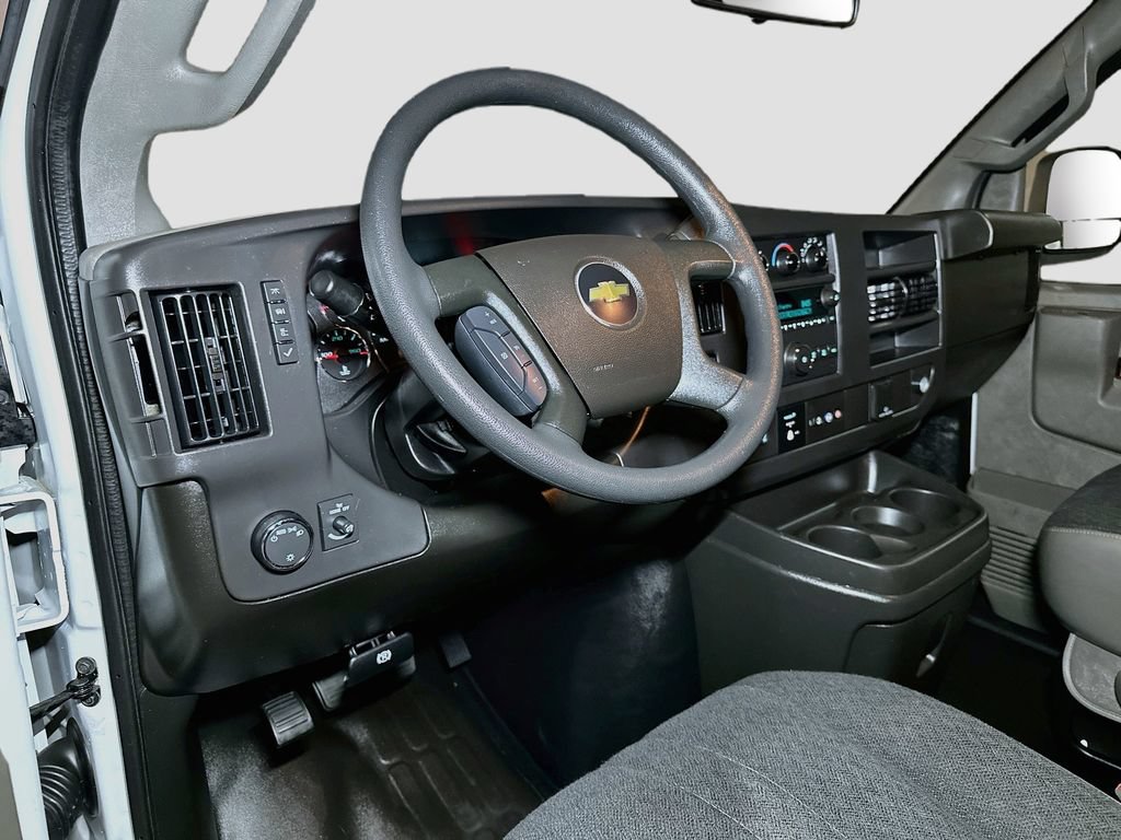 Used 2025 Chevrolet Express 2500 w/ Driver Convenience Package RWD image 9