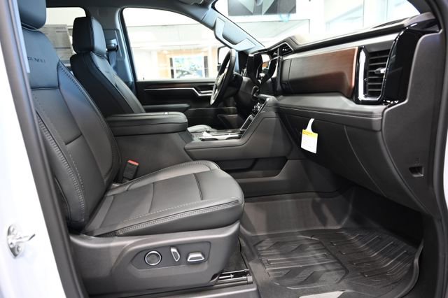 New 2026 GMC Sierra 3500 Denali w/ LPO, Black Badging Package image 14
