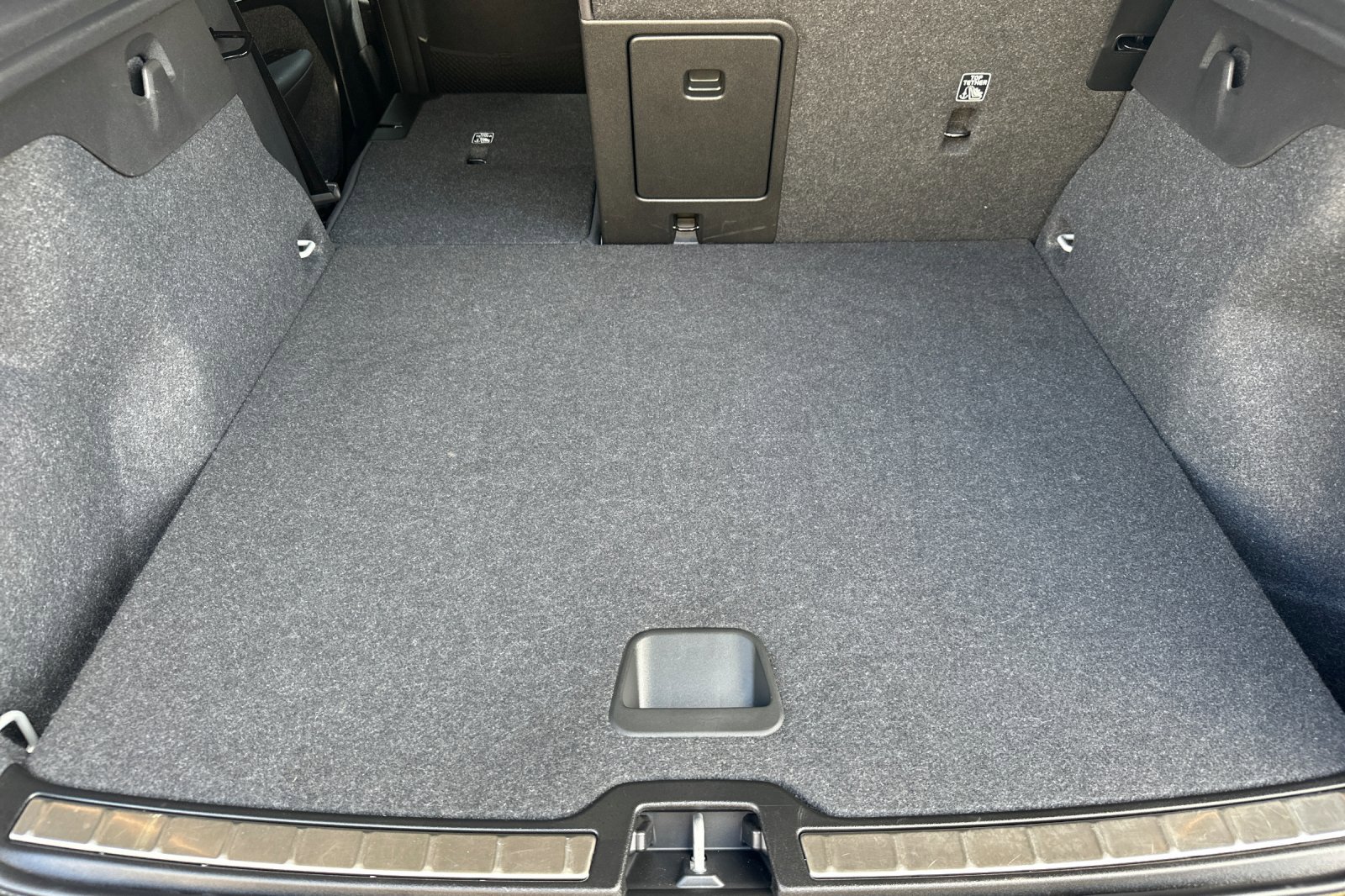 Certified 2023 Volvo C40 Recharge Core image 17