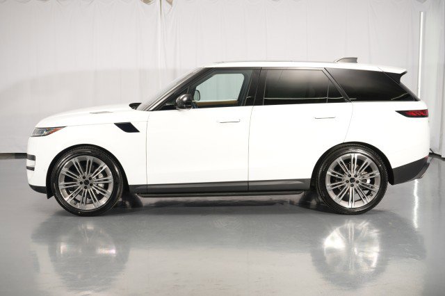 Used 2023 Land Rover Range Rover Sport SE AWD/4WD image 2