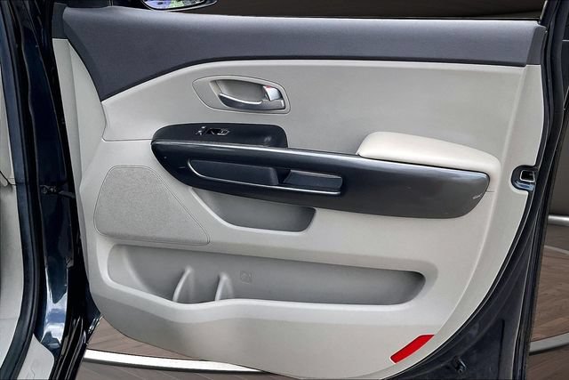 Used 2017 Kia Sedona LX w/ LX Essentials Premium Package FWD image 22
