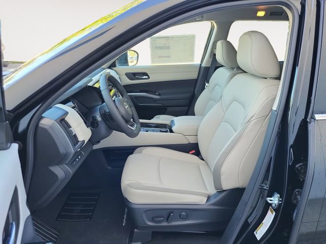 New 2025 Nissan Pathfinder SL image 11
