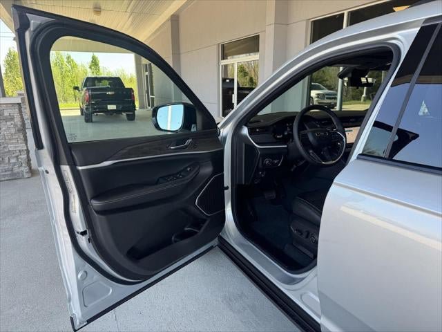 New 2026 Jeep Grand Cherokee L Limited w/ Limited Altitude Package AWD/4WD image 48
