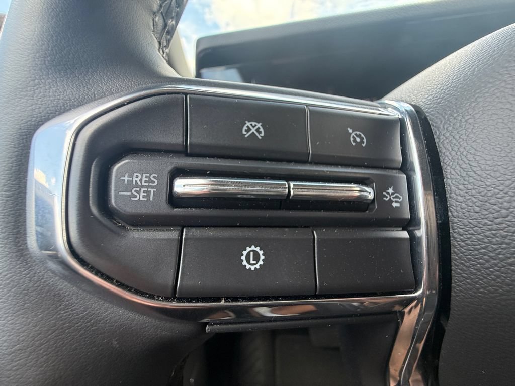 Used 2025 GMC Yukon Denali AWD/4WD image 16