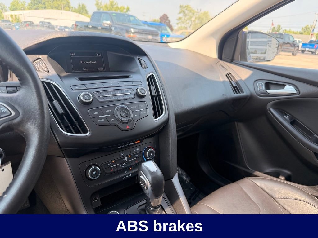 Used 2015 Ford Focus SE w/ Equipment Group 201A FWD image 16