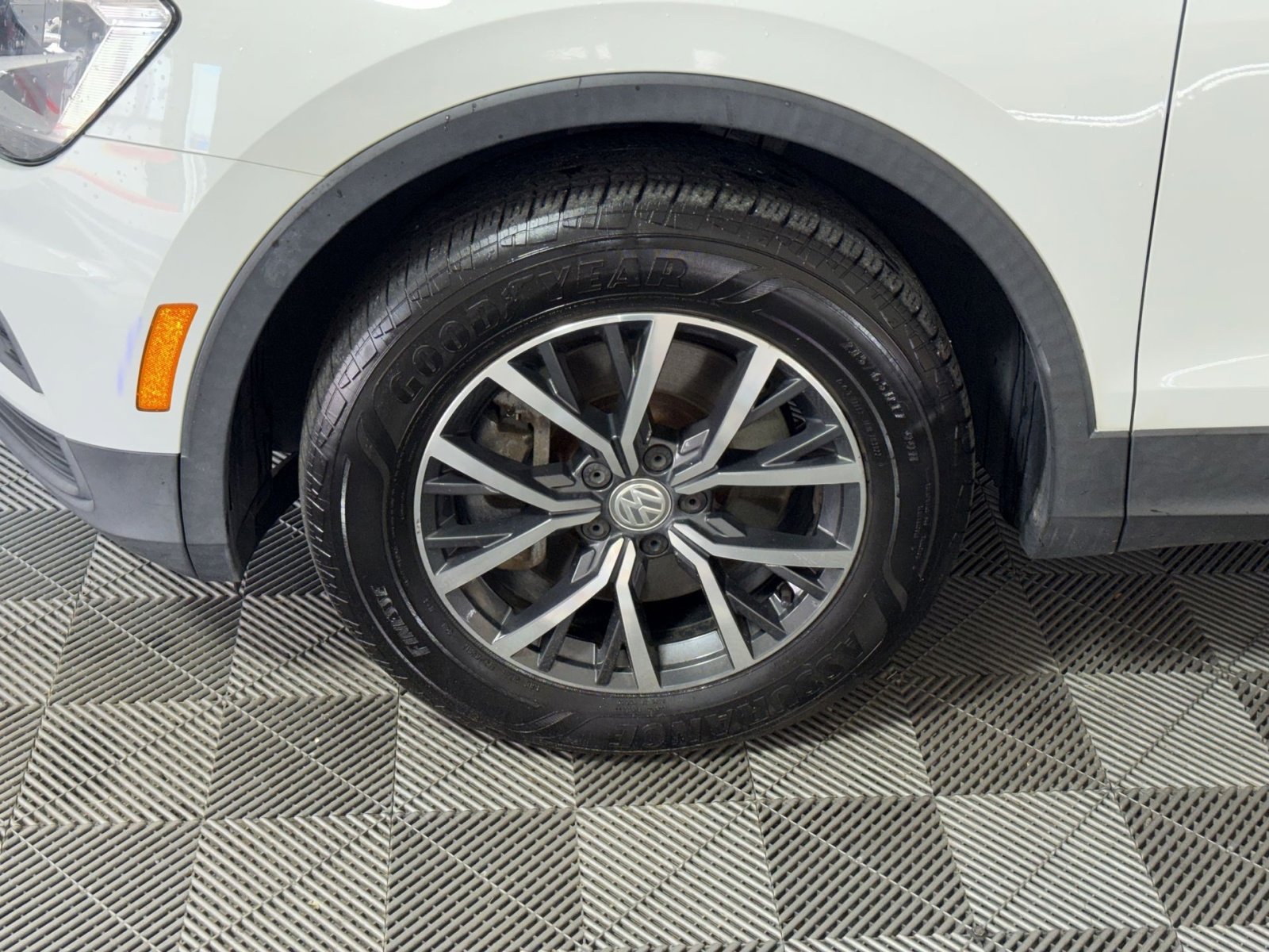 Used 2019 Volkswagen Tiguan SE w/ Panoramic Sunroof Package image 12