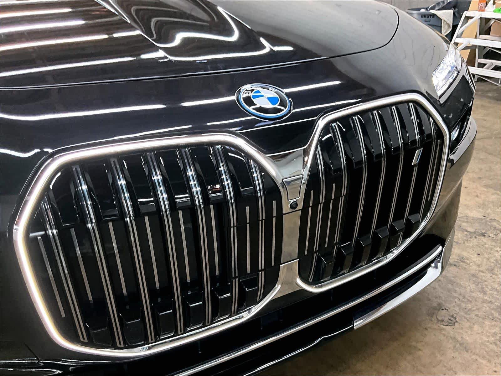 Used 2024 BMW i7 xDrive60 w/ Executive Package AWD/4WD image 33
